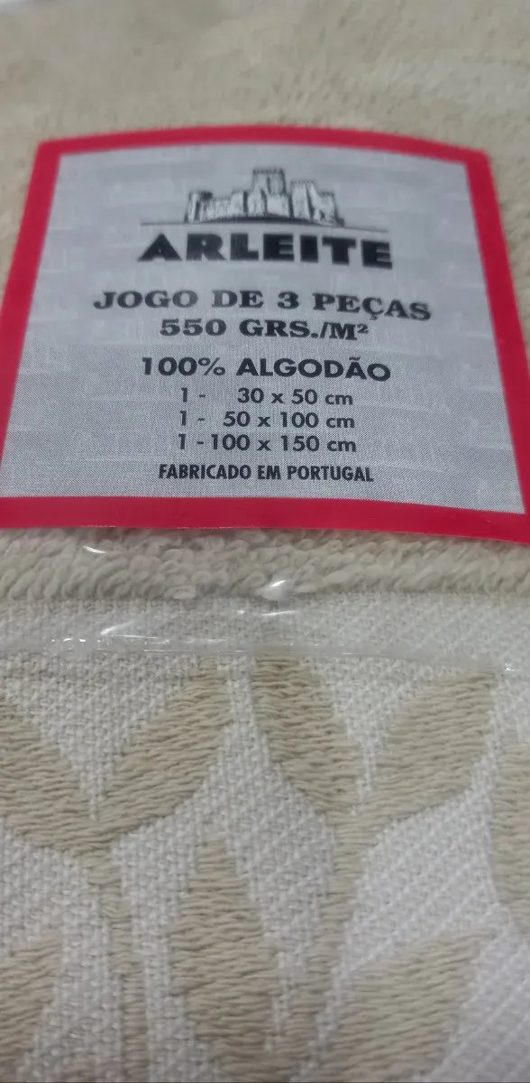 Juego de toallas tres piezas de algodón beige