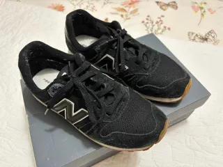 Zapatillas de mujer deNew Balance Negras y Marron