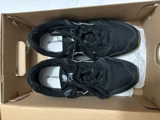 Zapatillas de mujer deNew Balance Negras y Marron