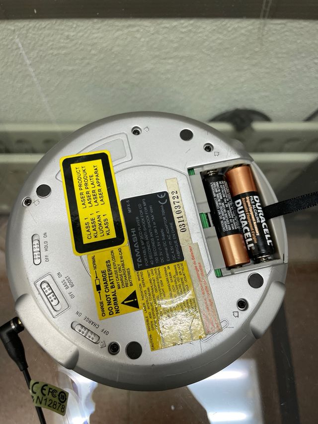 Lote 2 Reproductores CD Tamashi y Akai