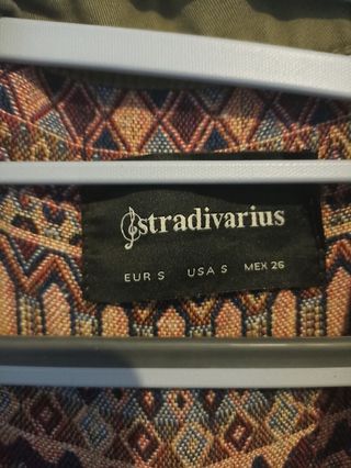 Cazadora Stradivarius verde Talla S
