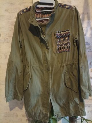 Cazadora Stradivarius verde Talla S