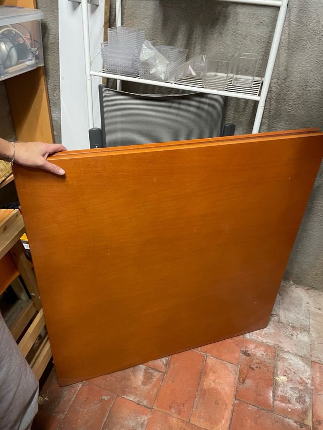 Mesa familiar de madera