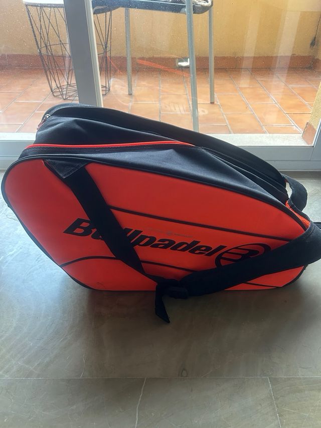 Bolso de pádel Bullpadel negro y naranja