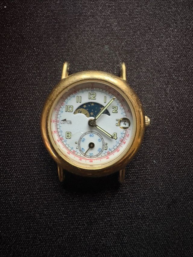 Reloj Lotus Dorado y Blanco