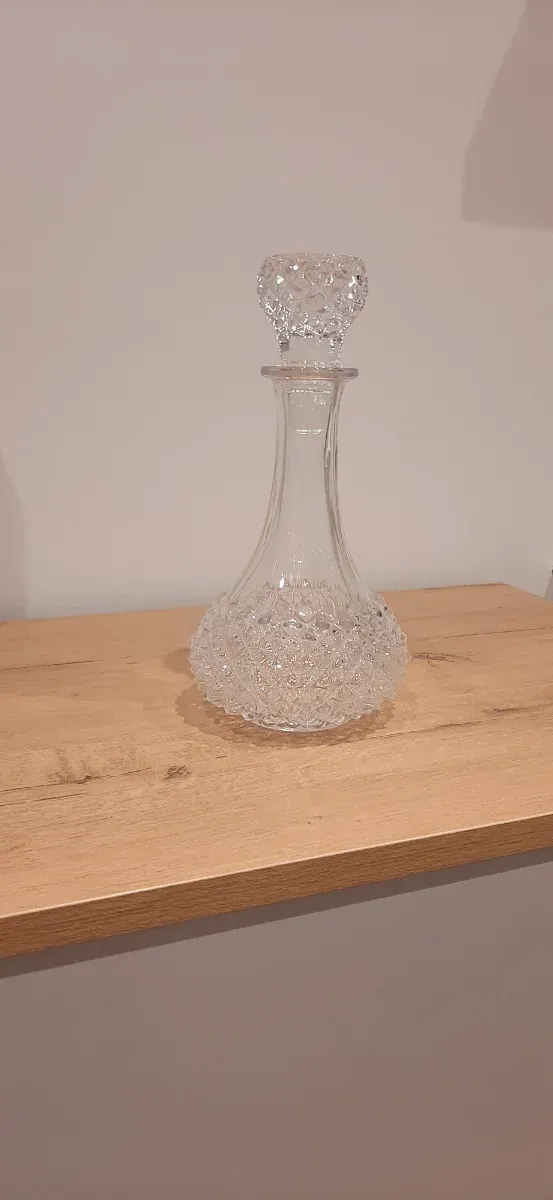 Botella de cristal labrada