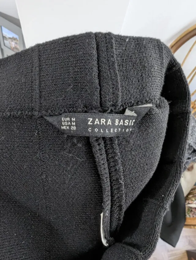 Falda Zara Basic acampanada negra Talla M