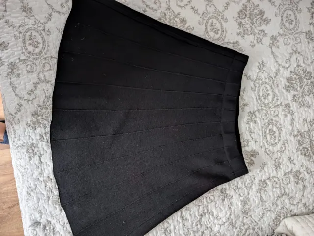 Falda Zara Basic acampanada negra Talla M