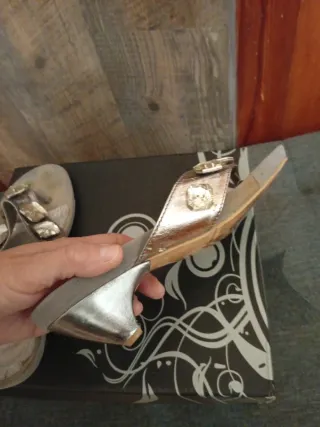 Sandalias plateadas mujer con pedrería