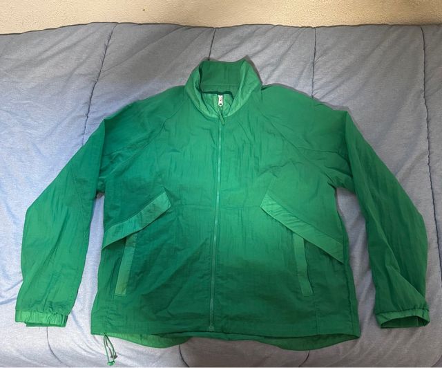 Chaqueta Zara verde transparente