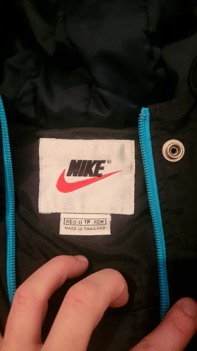 Abrigo Nike niño con capucha