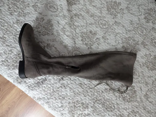 Botas mosqueteras grises