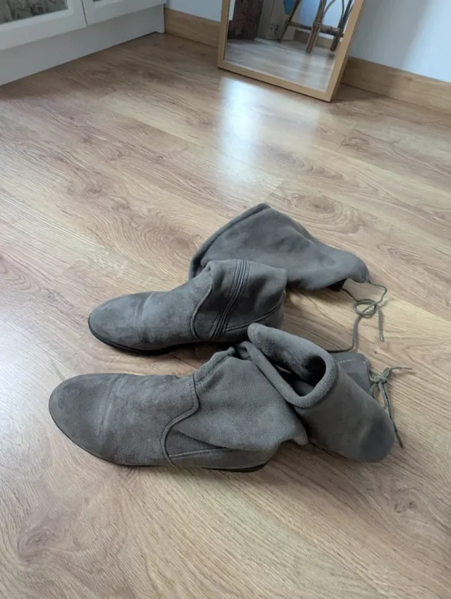 Botas mosqueteras grises