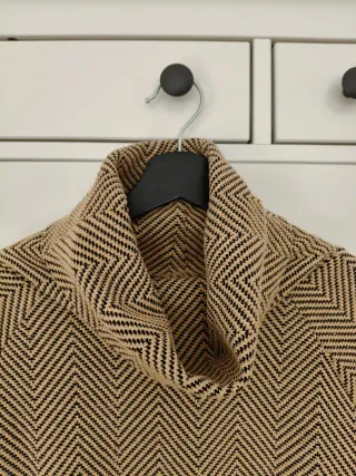 Jersey fino cuello alto estampado espiga