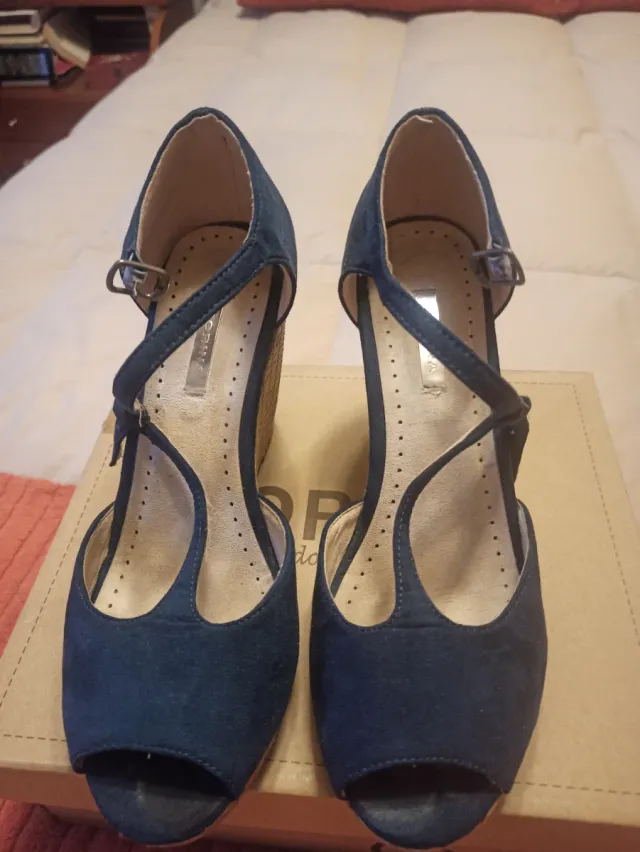 Cuñas azules de tiras