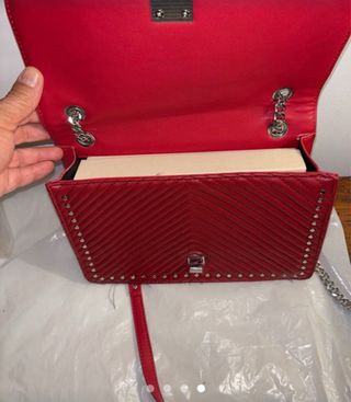 Borsetta rossa con tracolla e portafoglio