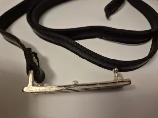 Cinturón estrecho hebilla plateada