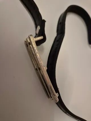 Cinturón estrecho hebilla plateada