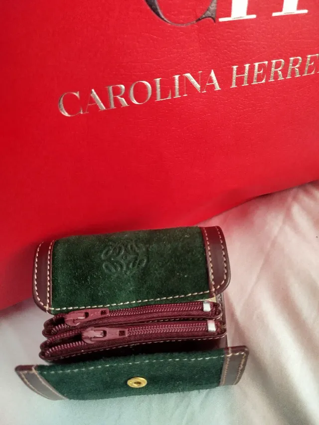 Monedero y llavero Loewe verde y marrón