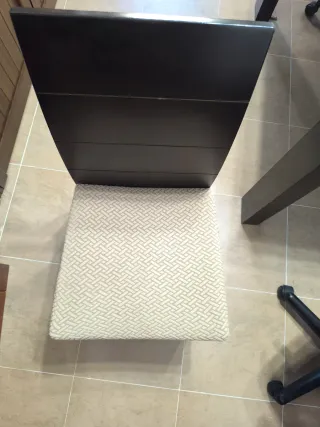 Conjunto mesa auxiliar y 2 sillas