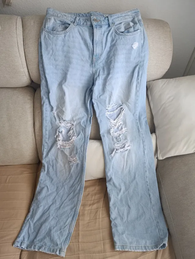 Jeans rectos desgastados
