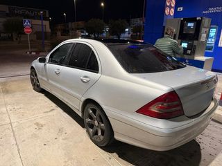 Mercedes-Benz Clase C 2006