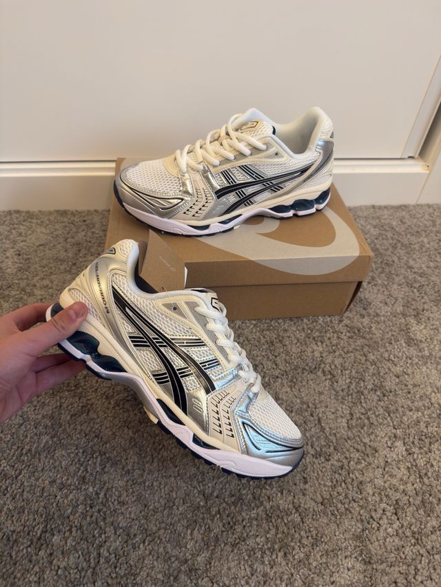 Asics Gel Kayano 14 Talla 43.5 Plata