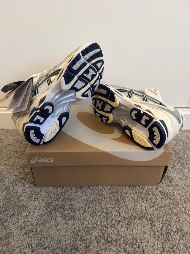 Asics Gel Kayano 14 Talla 43.5 Plata