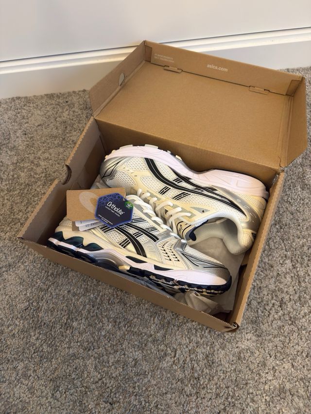 Asics Gel Kayano 14 Talla 43.5 Plata