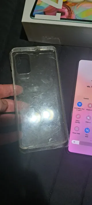 Samsung Galaxy A71 azul celeste.