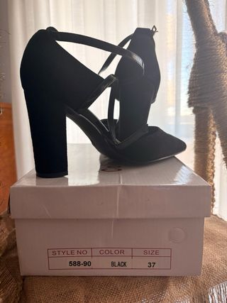 Zapatos de tacón negros