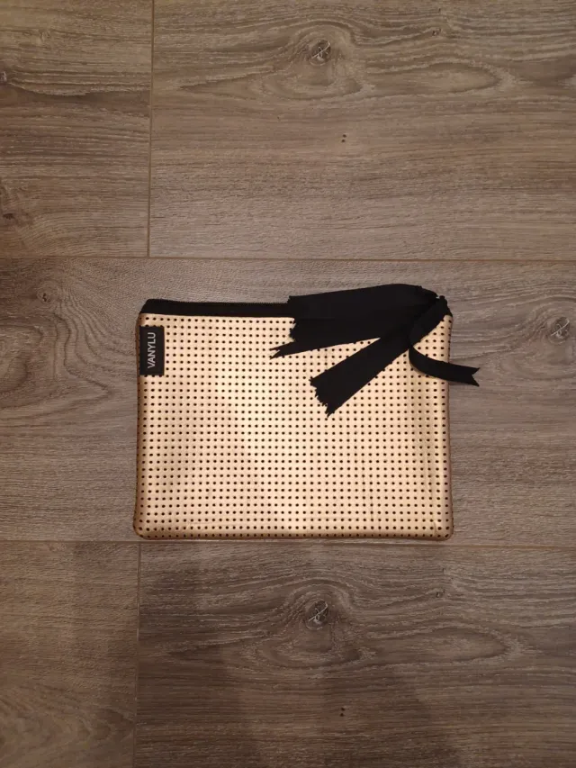 Bolso de mano neopreno dorado y negro