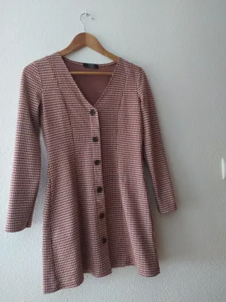 Vestido de invierno estampado. Beis burdeos