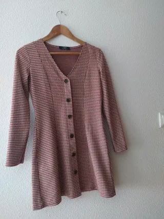 Vestido de invierno estampado. Beis burdeos