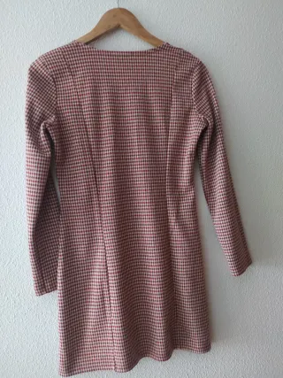 Vestido de invierno estampado. Beis burdeos