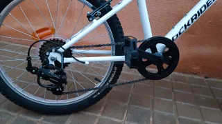 Bicicleta infantil Rockrider blanca y azul