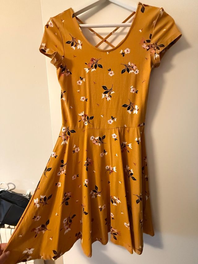 Vestido mostaza floral cruzado espalda