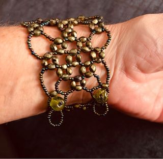 Pulsera de bisutería verde metalizado