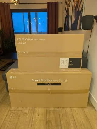 Monitor LG Smart 32" IPS FHD + piedistallo Swing