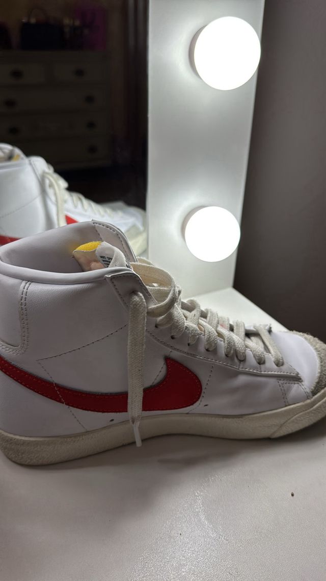 Zapatillas Nike Blazer Mid '77 Vintage Blancas Roj