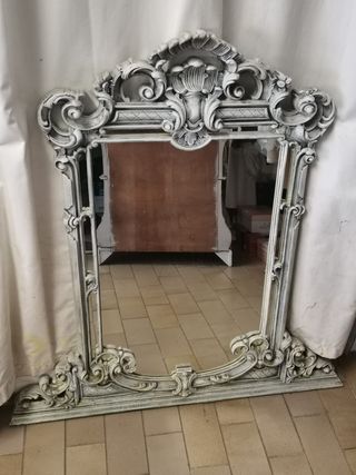 Specchio barocco con cornice intagliata