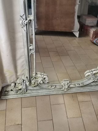 Specchio barocco con cornice intagliata