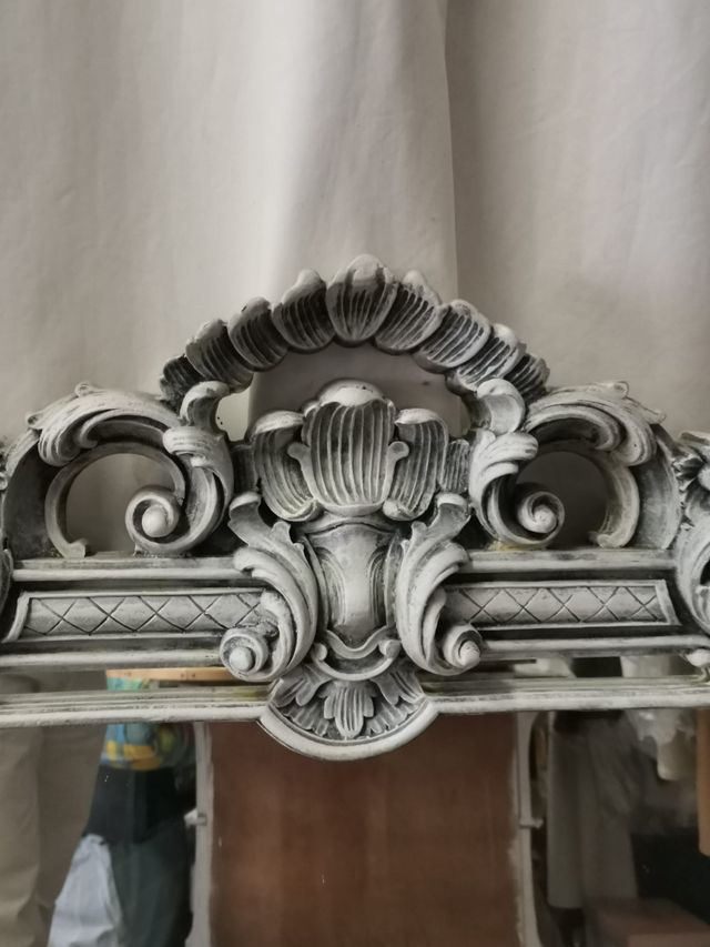 Specchio barocco con cornice intagliata