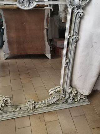 Specchio barocco con cornice intagliata