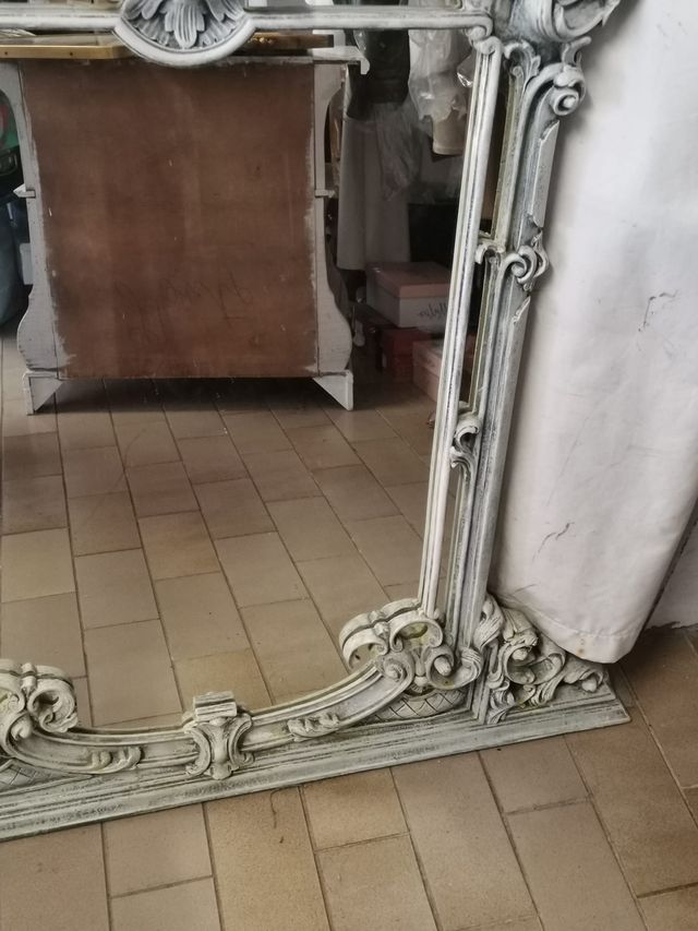 Specchio barocco con cornice intagliata