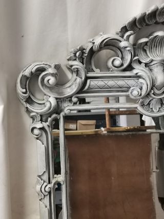 Specchio barocco con cornice intagliata