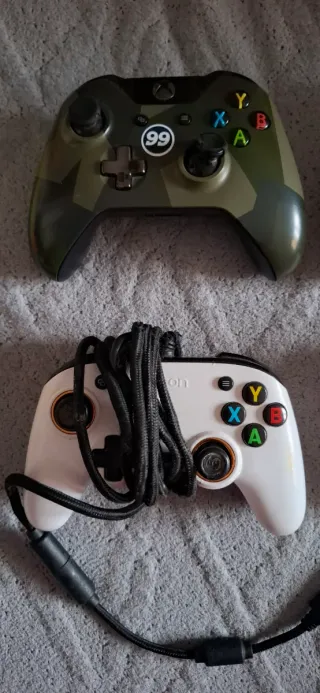 Mandos Xbox One (Negro y Rojo)