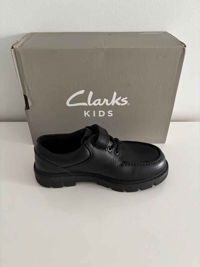 Zapatos negros Clarks nuevos niño