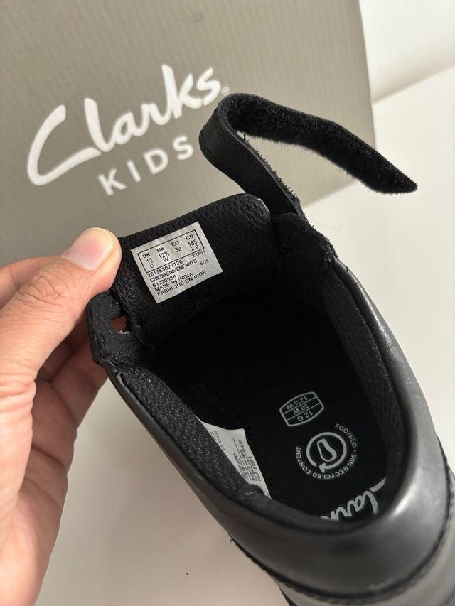 Zapatos negros Clarks nuevos niño