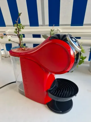 Cafetera Dolce Gusto Roja